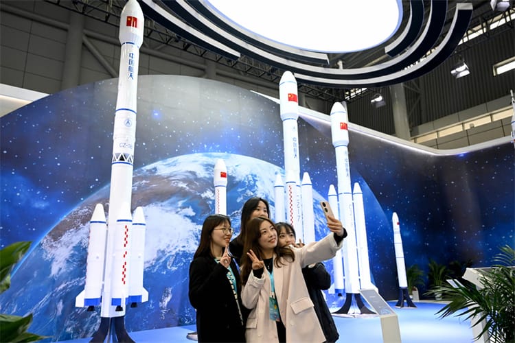 Exhibición tecnológica en el Día del Espacio
