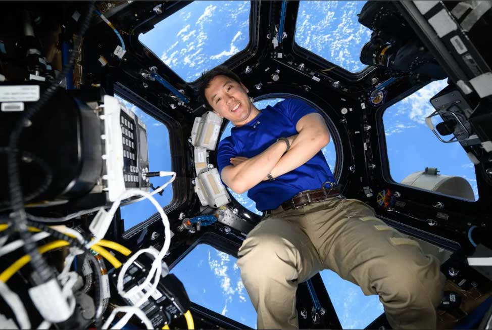 Jonny Kim a bordo de la Estación Espacial Internacional