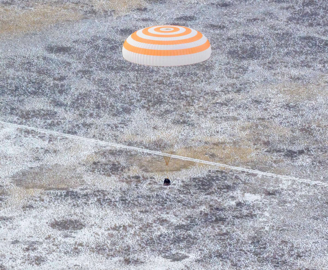 Aterrizaje de Soyuz MS-27 en Kazajistán